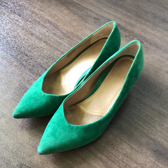Vionic Shoes - Green suede vionic Josie kitten heels